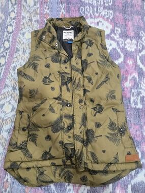 Kavu Olive Quilted Vest with Blue Jay Bird, Fern & Pine Print